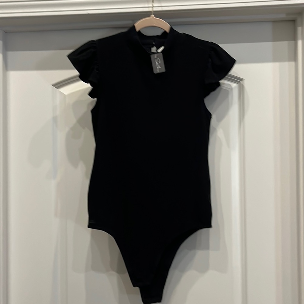 South Boutique Black Ruffle Sleeve Bodysuit Size Large NWT
